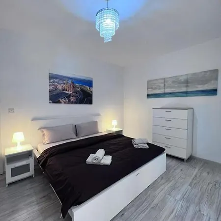 Seaside Spacious Penthouse With Amazing Views Lägenhet *