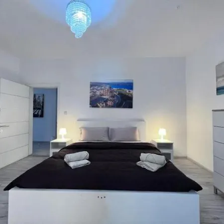 Seaside Spacious Penthouse With Amazing Views * Слима